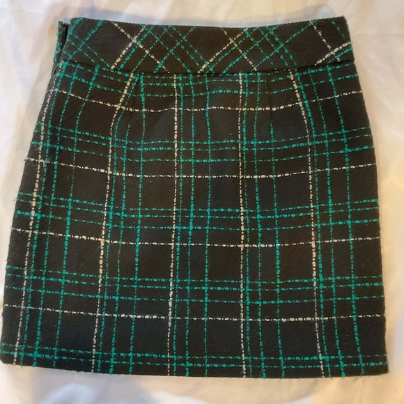 LOFT Dresses & Skirts - LOFT Green and Black Plaid Mini Skirt
